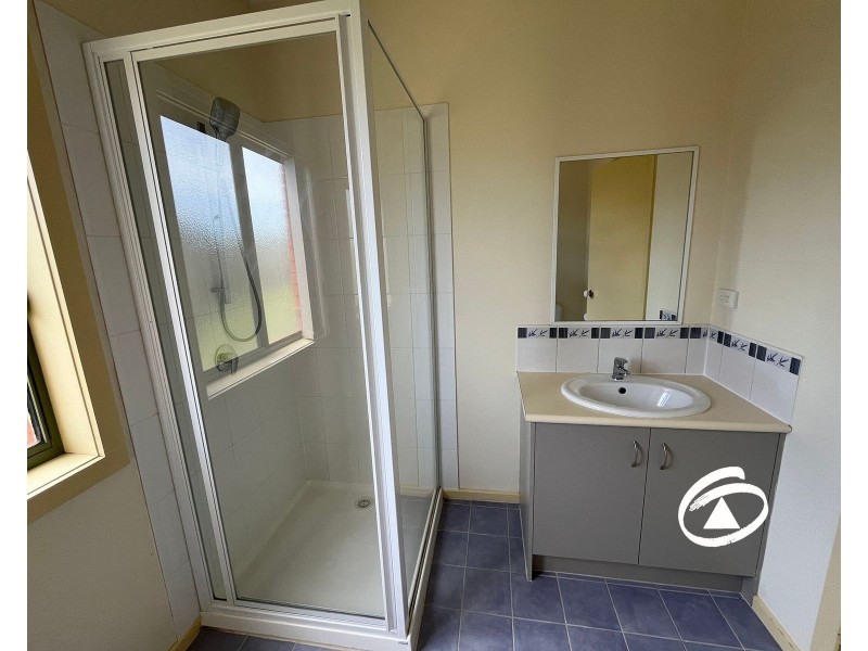 9 Oakgrove Drive, Narre Warren South VIC 3805