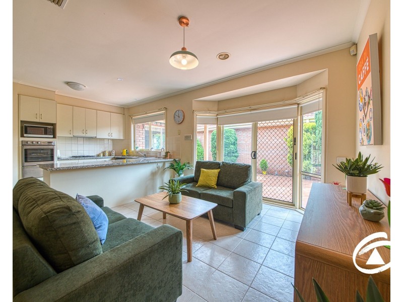 2/17 Peel Street, Berwick VIC 3806