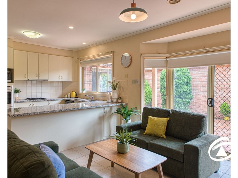 2/17 Peel Street, Berwick VIC 3806