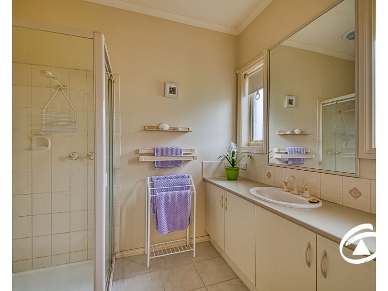 2/17 Peel Street, Berwick VIC 3806