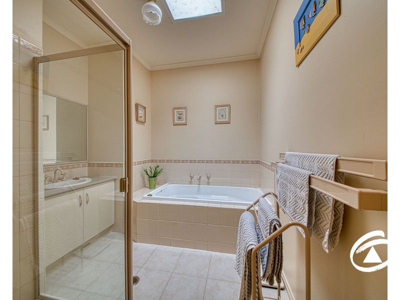 2/17 Peel Street, Berwick VIC 3806