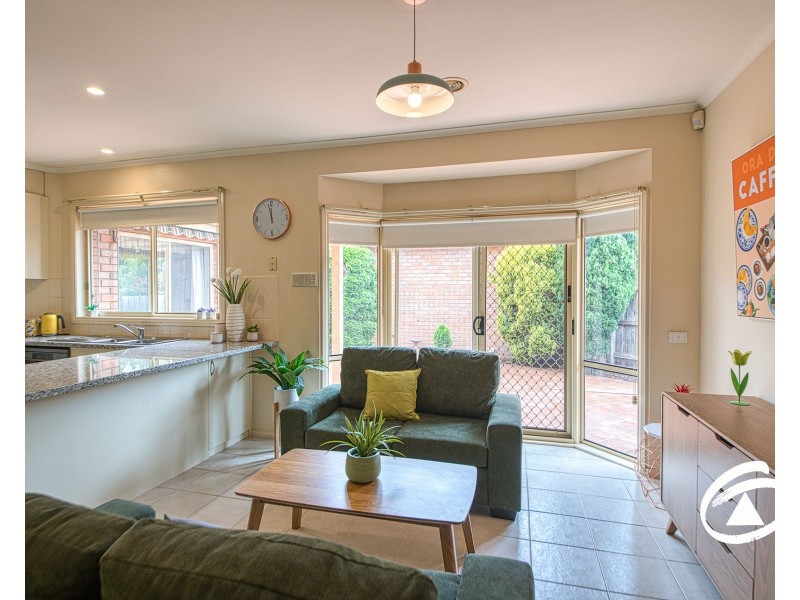 2/17 Peel Street, Berwick VIC 3806