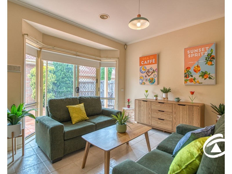 2/17 Peel Street, Berwick VIC 3806