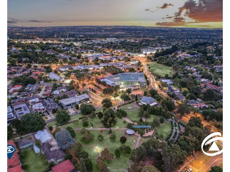 2/17 Peel Street, Berwick VIC 3806