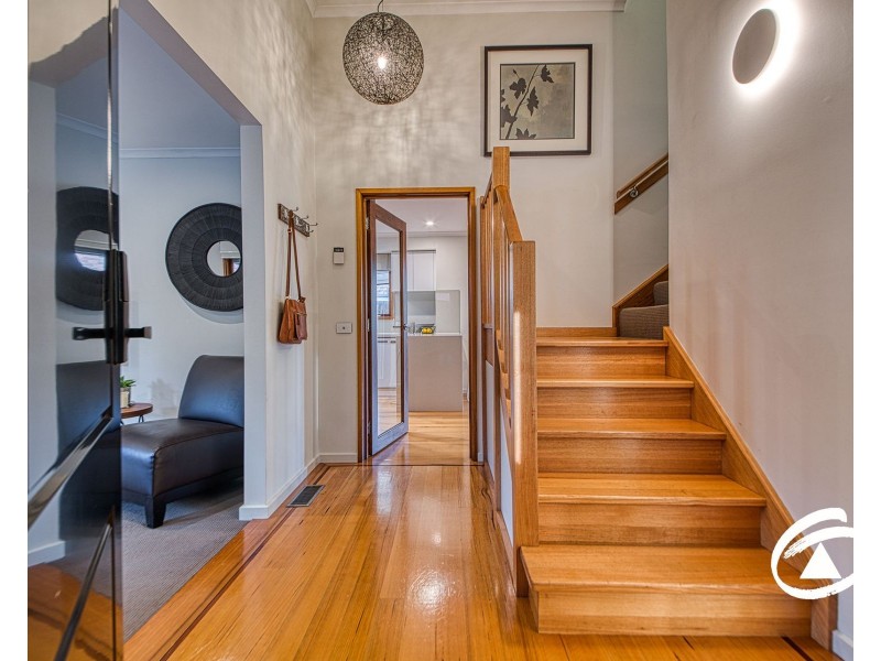 2 Clover Close, Berwick VIC 3806