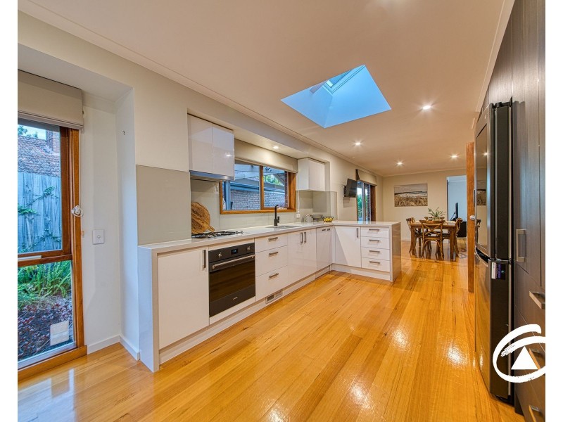 2 Clover Close, Berwick VIC 3806