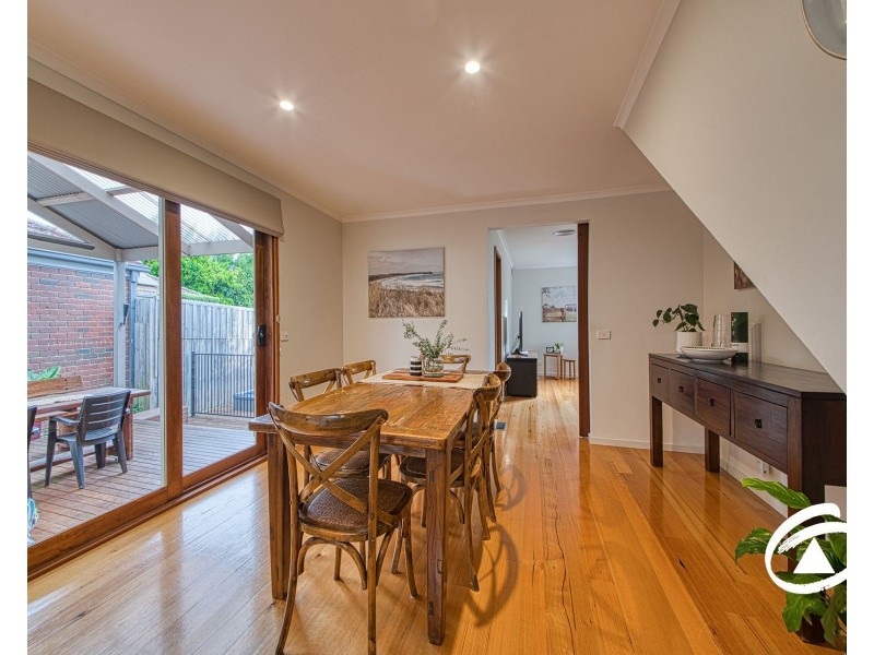 2 Clover Close, Berwick VIC 3806