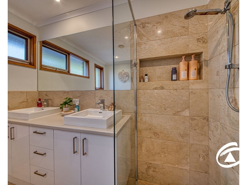 2 Clover Close, Berwick VIC 3806