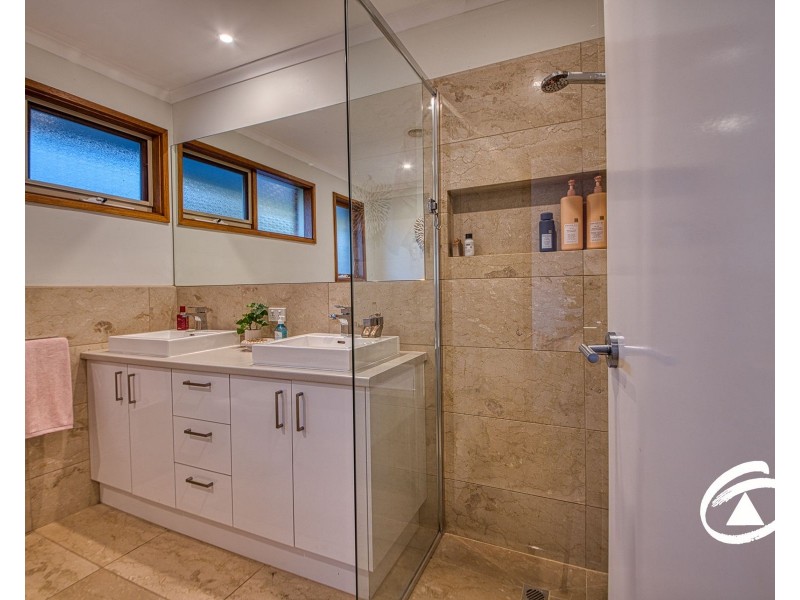 2 Clover Close, Berwick VIC 3806