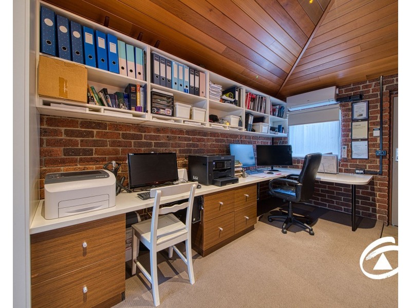 2 Clover Close, Berwick VIC 3806