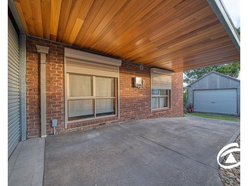 2 Clover Close, Berwick VIC 3806