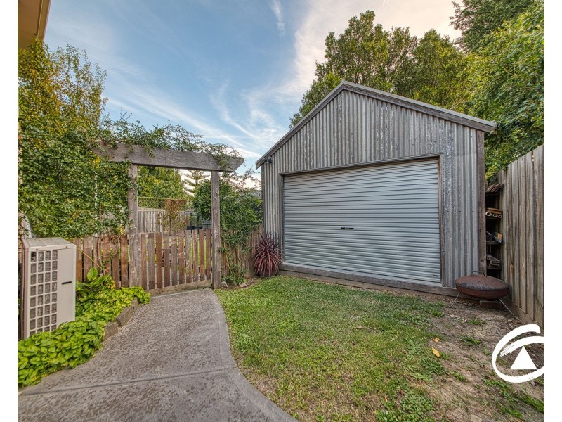 2 Clover Close, Berwick VIC 3806