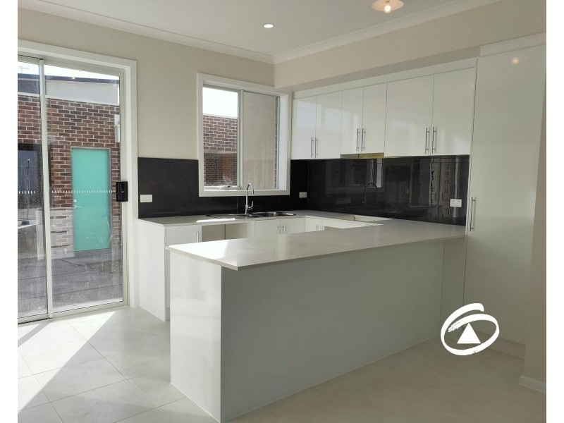 4 Ascot Park Drive, Pakenham VIC 3810