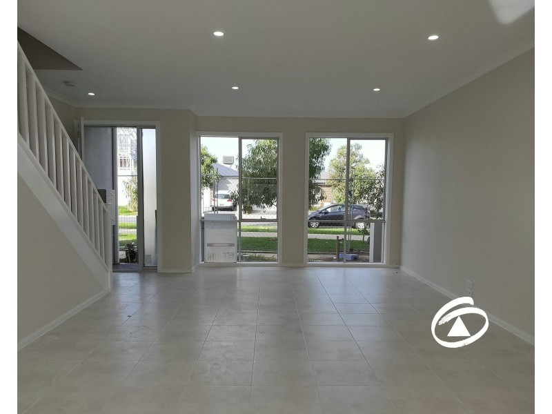 4 Ascot Park Drive, Pakenham VIC 3810