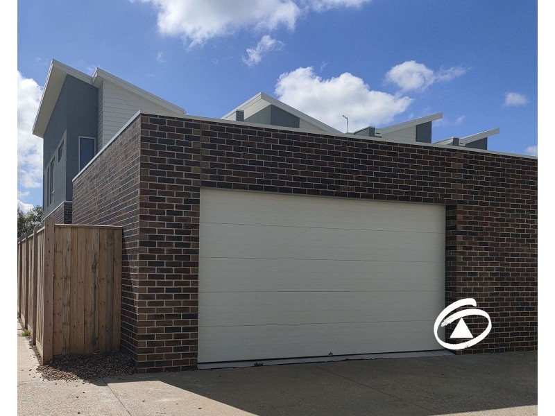 4 Ascot Park Drive, Pakenham VIC 3810