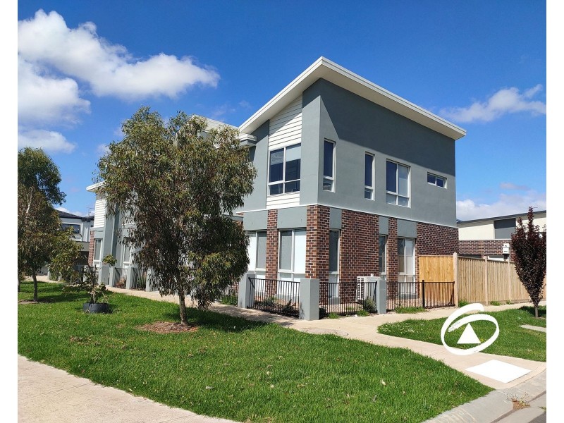 4 Ascot Park Drive, Pakenham VIC 3810