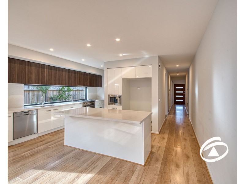 6 Anvil Way, Clyde North VIC 3978