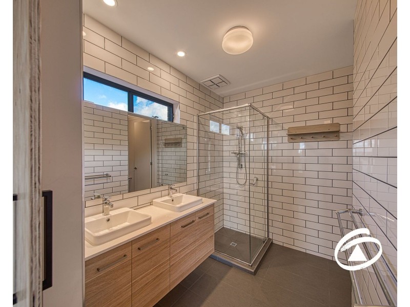 6 Anvil Way, Clyde North VIC 3978