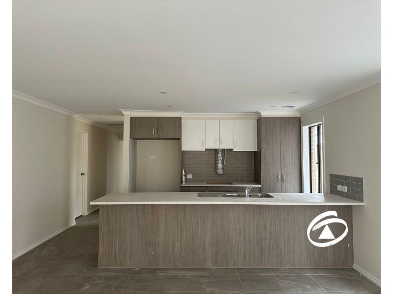 10 Blue Lily Circuit, Junction Village VIC 3977