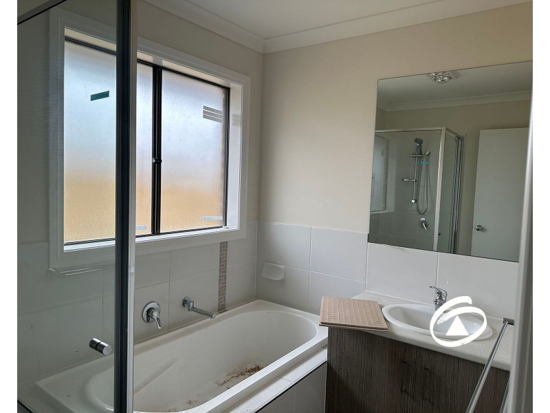 10 Blue Lily Circuit, Junction Village VIC 3977