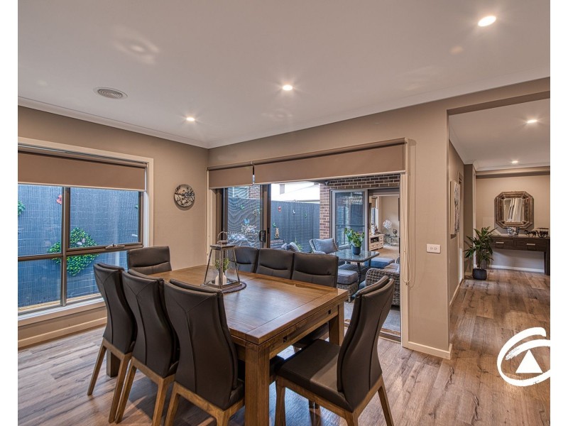 30 Kite Street, Clyde North VIC 3978