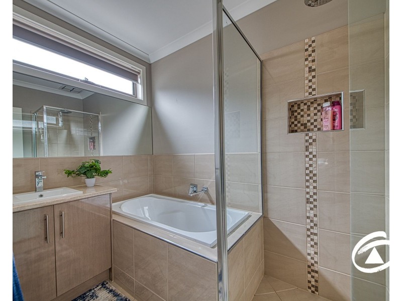 30 Kite Street, Clyde North VIC 3978