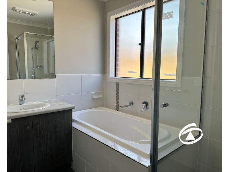 55 Fairweather Street, Clyde VIC 3978