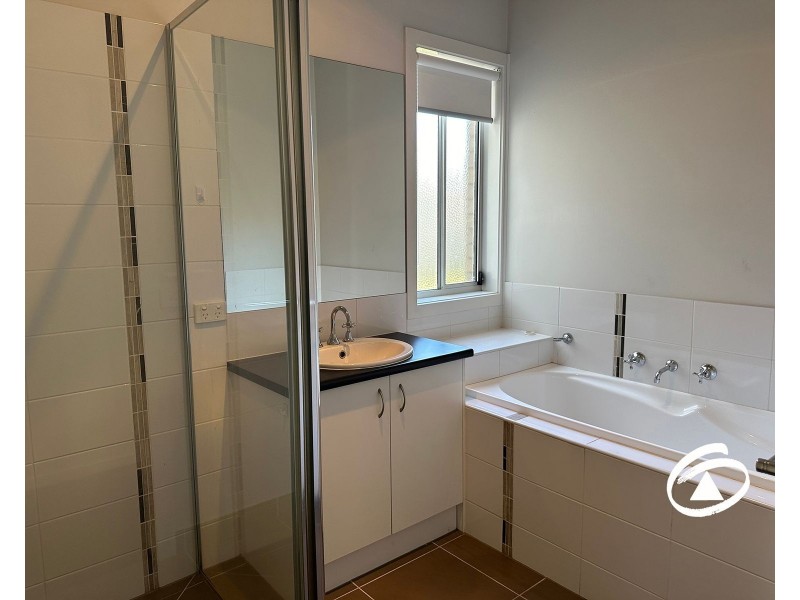 96 Cook Street, Drouin VIC 3818