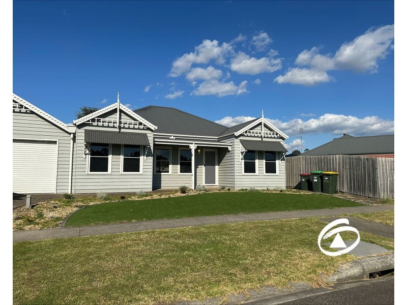 96 Cook Street, Drouin VIC 3818