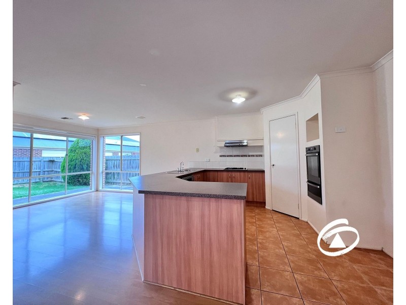 8 Tuileries Rise, Narre Warren South VIC 3805