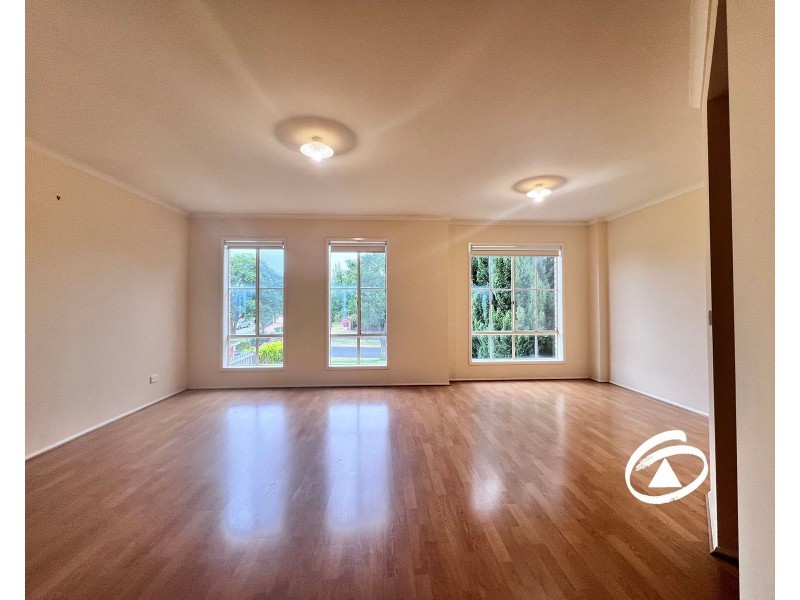 8 Tuileries Rise, Narre Warren South VIC 3805