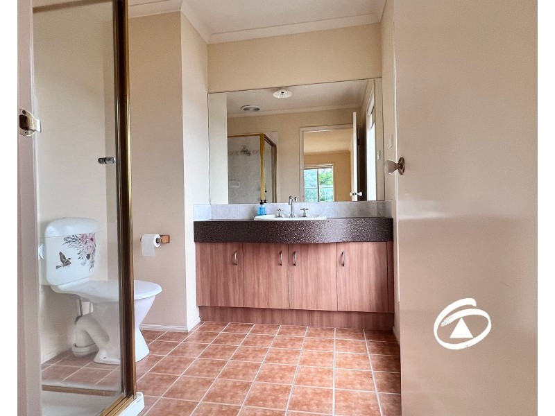 8 Tuileries Rise, Narre Warren South VIC 3805