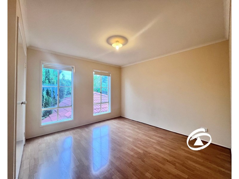 8 Tuileries Rise, Narre Warren South VIC 3805