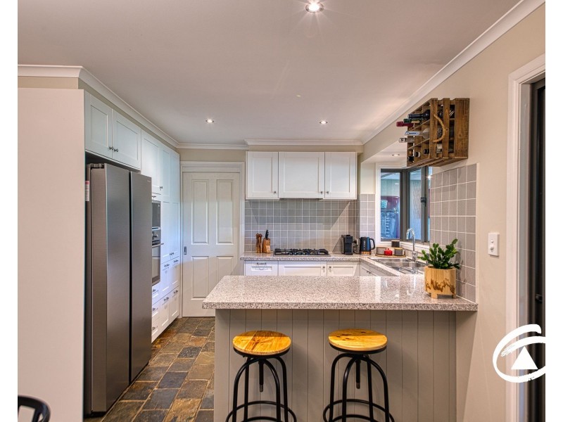 6 Lyndal Court, Berwick VIC 3806