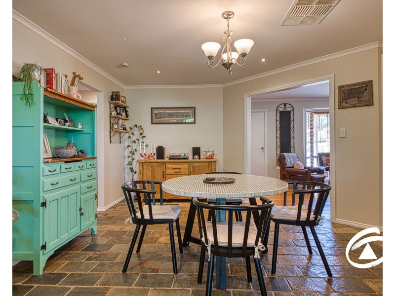 6 Lyndal Court, Berwick VIC 3806