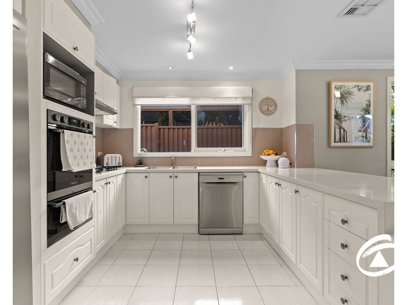 38 Crystal Brook Court, Narre Warren South VIC 3805