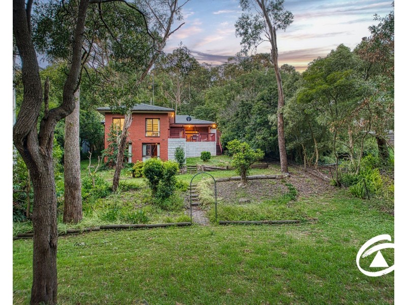8 Leonard Street, Upwey VIC 3158