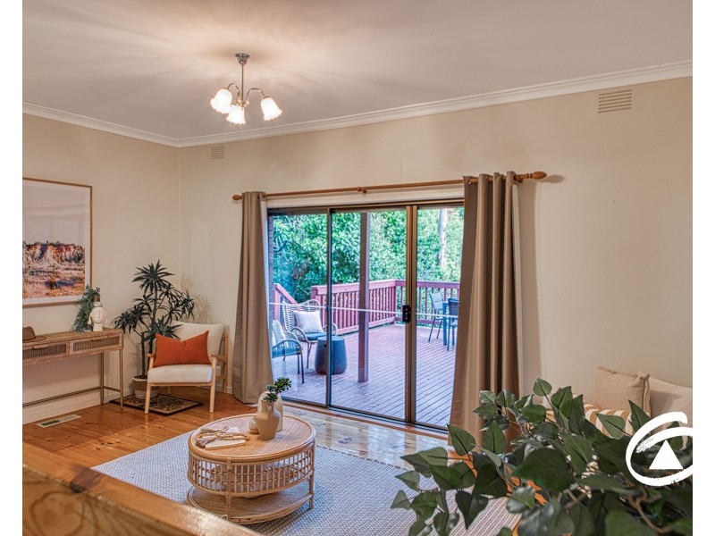 8 Leonard Street, Upwey VIC 3158