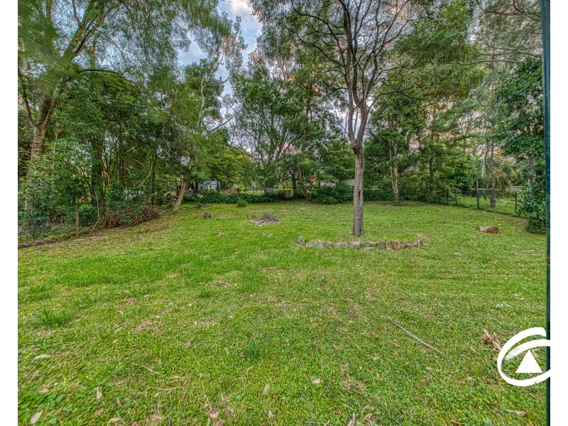 8 Leonard Street, Upwey VIC 3158