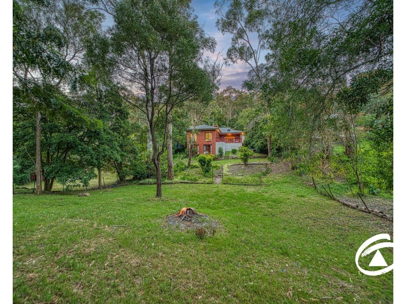 8 Leonard Street, Upwey VIC 3158