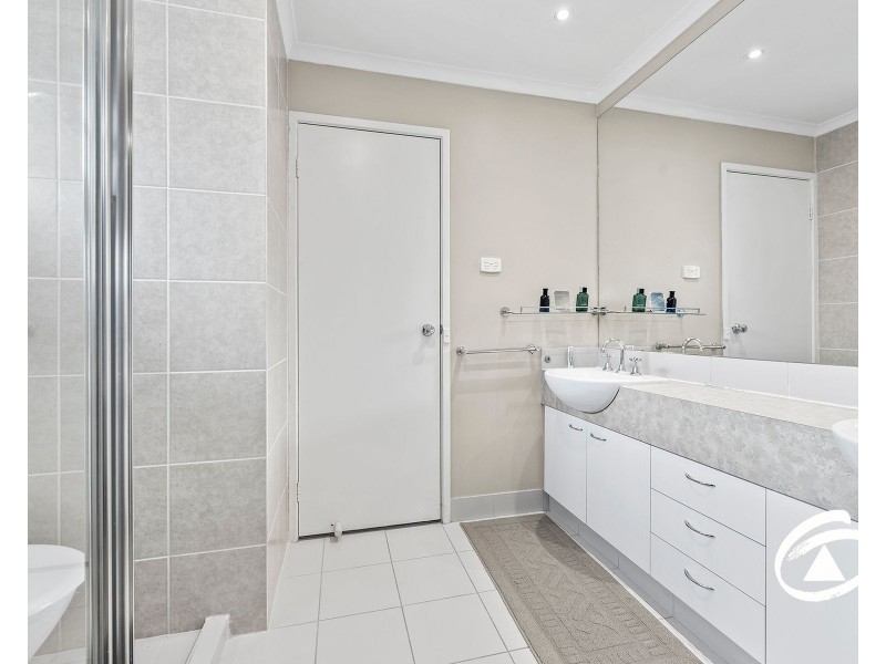 51 Michelle Drive, Hampton Park VIC 3976