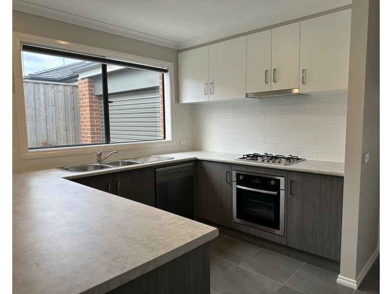 4 Matchett Drive, Clyde VIC 3978