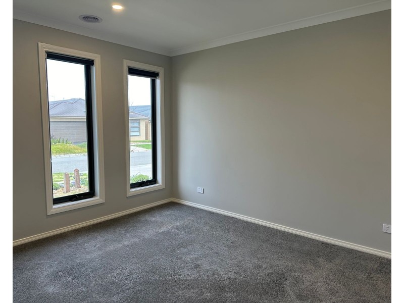 4 Matchett Drive, Clyde VIC 3978