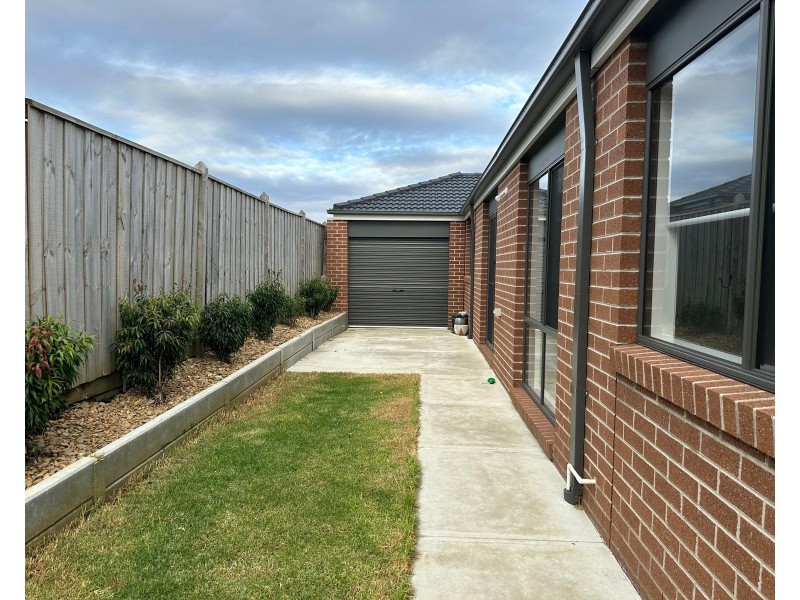 4 Matchett Drive, Clyde VIC 3978
