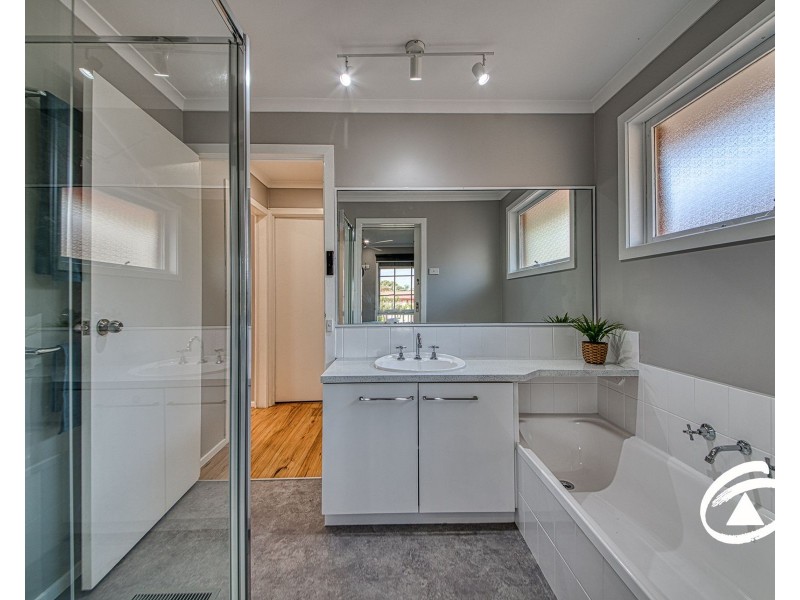 14 Strong Drive, Hampton Park VIC 3976