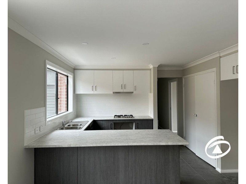 46 Blue Lily Circuit, Junction Village VIC 3977
