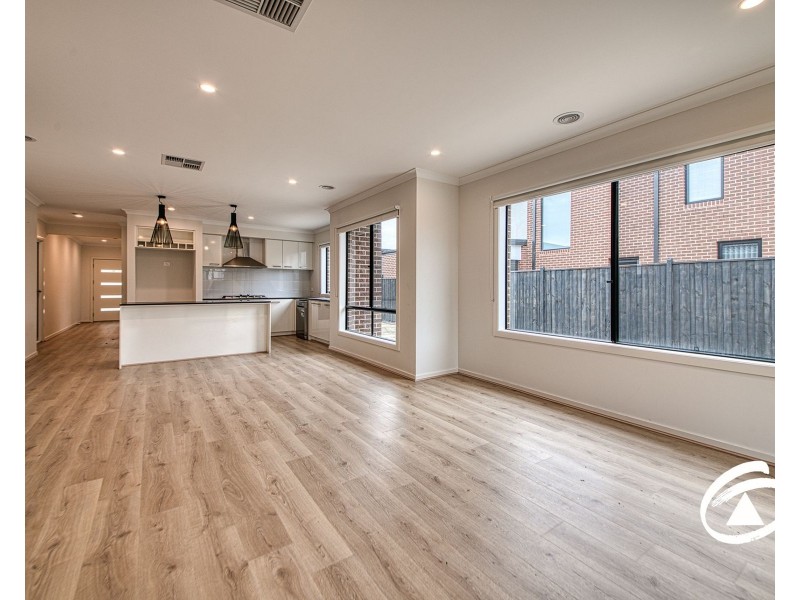 13 Rockbank Road, Clyde North VIC 3978