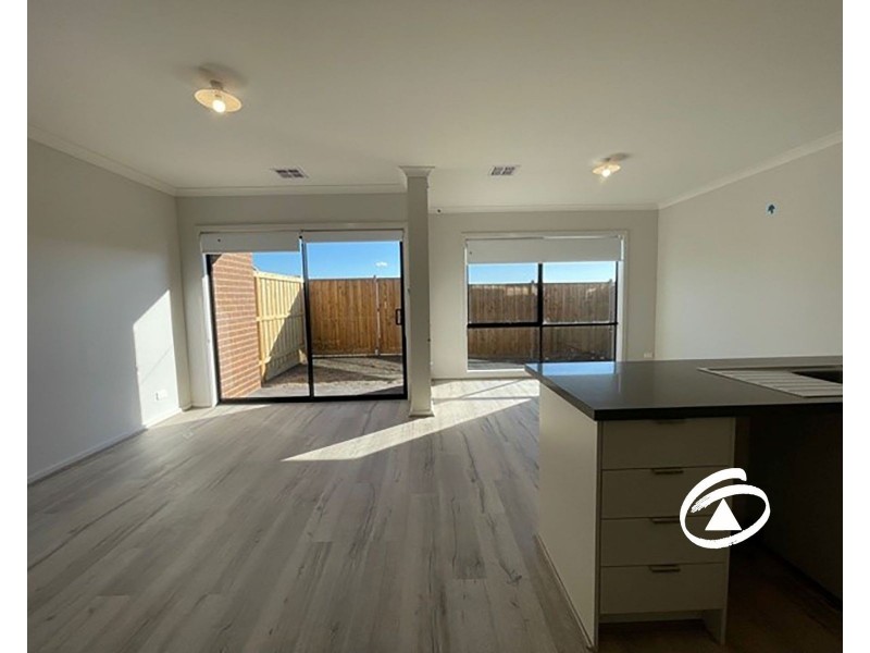 76 Stature Avenue, Clyde North VIC 3978