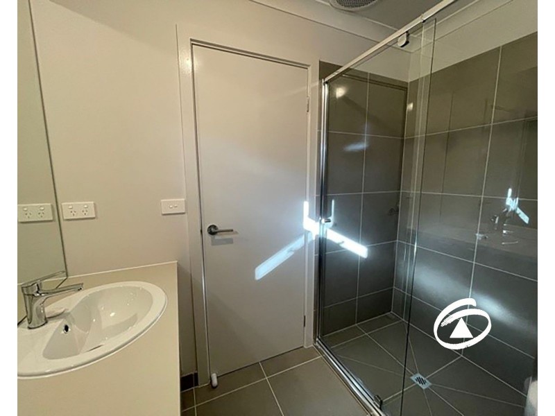 76 Stature Avenue, Clyde North VIC 3978