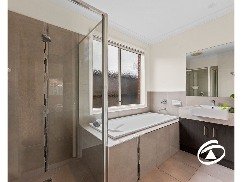 24 Mernoo Avenue, Clyde North VIC 3978